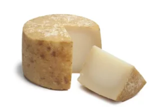 Sery z mleka owczego – jak powstają